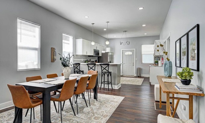 Indianapolis Apartment | Downtown Indy 3 EnSuite on Main Floor~Sleeps 15