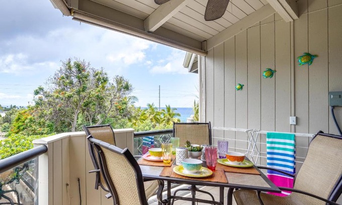 Historic Kailua Village Apartment | Downtown Kailua-Kona Condo with Pool and Views