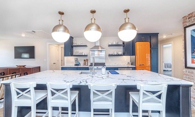 North Central Columbia Apartment | Downtown Loft w/Gourmet Kitchen. Walk Everywhere!
