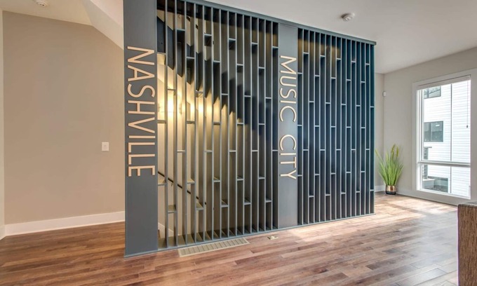 North Nashville House | Downtown Luxury - 10 Beds Free Parking