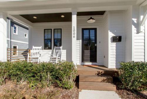 Hope Gardens House | Downtown Luxury Home Great for Big Groups