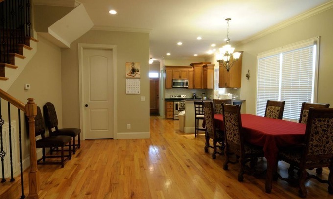 Hope Gardens House | Downtown Luxury Home — 3-mins to Broadway