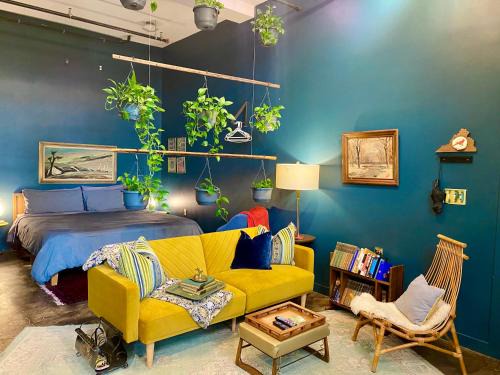 Central Business District Apartment | Downtown Lynchburg, Vintage Courtyard Loft, Va