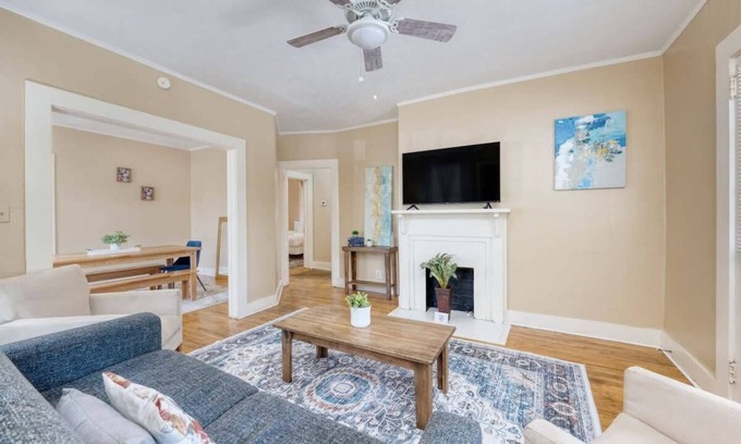 Columbus House | Downtown, Mins to Lakebottom Park-Our Midtown Nook