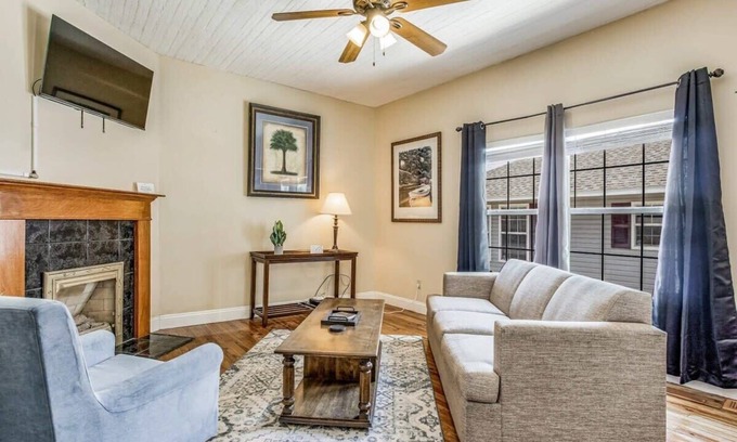 South Pensacola House | Downtown! Modern Interior! Sweet on Strong - A