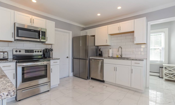Mystic - New London Apartment | Downtown Mystic Comfortable Renovated Apartment