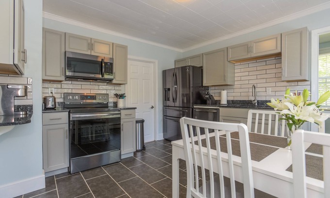 Mystic - New London Apartment | Downtown Mystic Renovated & Comfortable Apartment