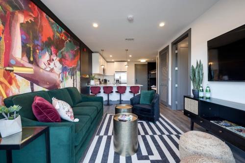 Rolling Mill Hill House | Downtown Nash 1mi to Broadway 4 beds Sleeps 6