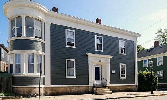 Historic Hill Apartment | Downtown Newport Historical House