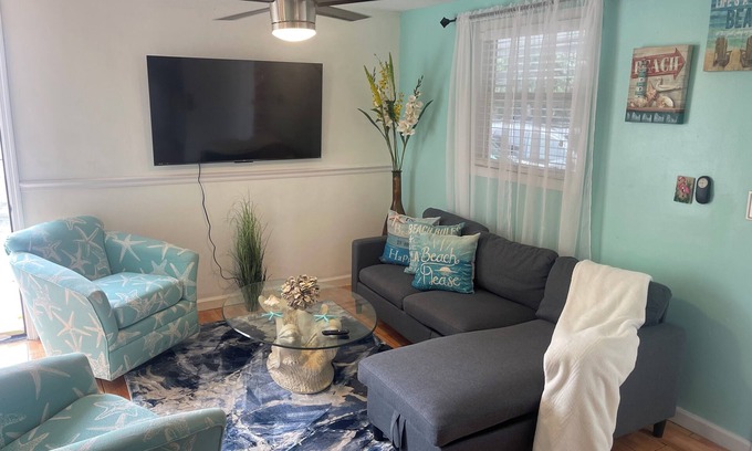Southside House | Downtown Oasis: 2 BR Near Beach