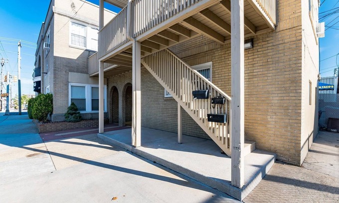 North End Apartment | Downtown OCNJ Summer Special! 2 Linked Rooms