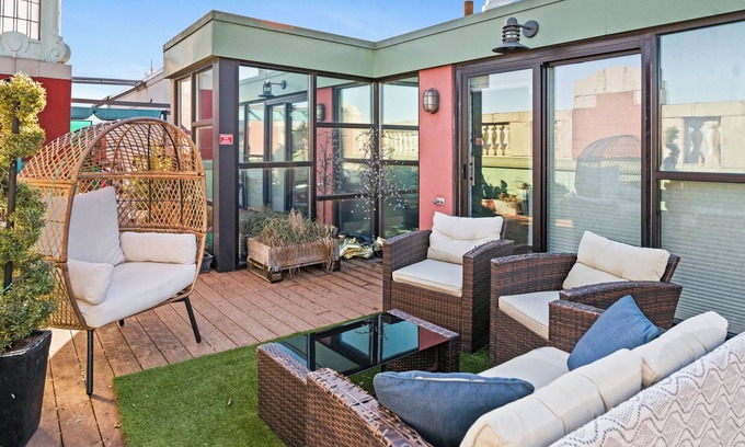 Downtown Louisville Condo | Downtown Penthouse Loft with Roof Patio and free parking