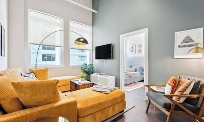 The Loop Condo | Downtown Penthouse - Mich Ave 2bd | +gym & VIEWS