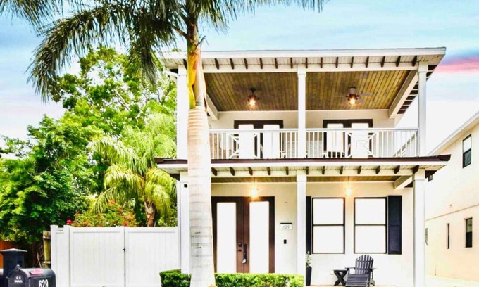 Gillespie Park Apartment | Downtown, Pets, 2-Car Garage, Beach & St. Armands