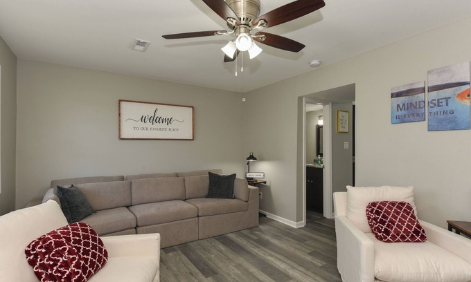 Hampton House | Downtown Phoebus Stay - Gateway to Hampton Roads