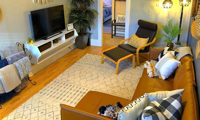 Puyallup Apartment | ⭐️Downtown Puyallup⭐️ walk to everything