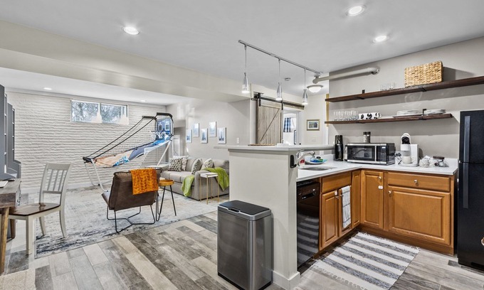 Southwest Raleigh Apartment | Downtown Raleigh Basement 1BRFlat~Upgrade~GoCanes!