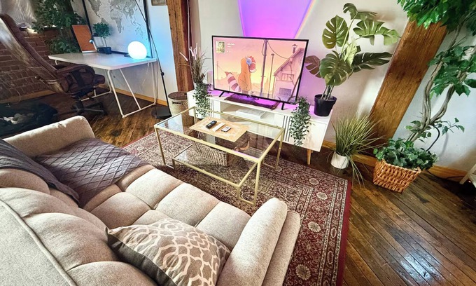 Detroit Apartment | Downtown: River’s Edge Industrial Loft