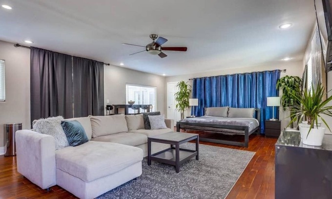 Grant Hill Apartment | Downtown San Diego | King bed | Pool and Hot Tub