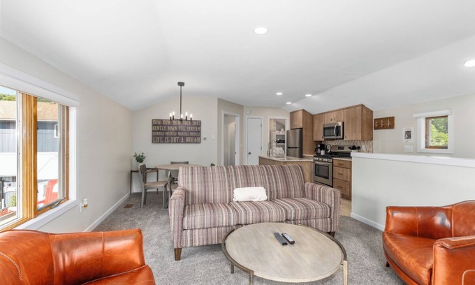 Saugatuck Condo | Downtown Saugatuck - Waterfront Condominium (Upper Level Unit)