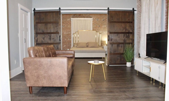 Springfield Apartment | Downtown Stay With Gym Access!