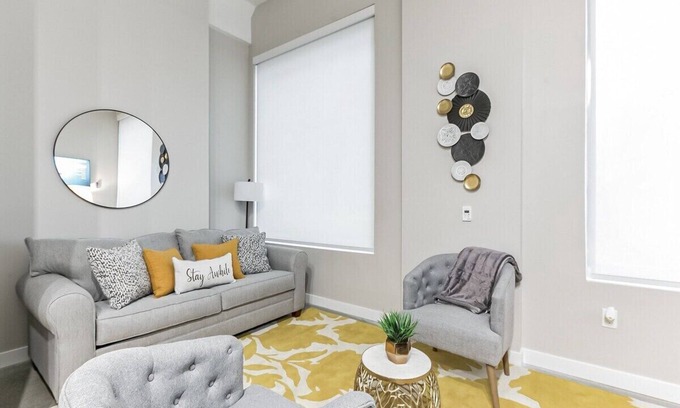 Downtown Cincinnati Apartment | Downtown Stroll to the Bengals