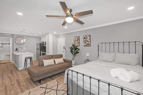 Downtown Atlanta House | Downtown Studio Walk to Mercedes Stadium