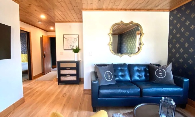 Grand Marais Apartment | Downtown Sweetwater Suite West