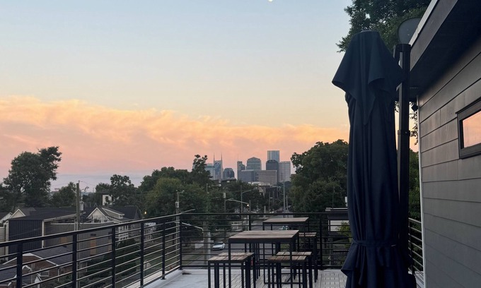 Salemtown House | Downtown View Roof Deck-Sleeps 12-1.5 to Broadway
