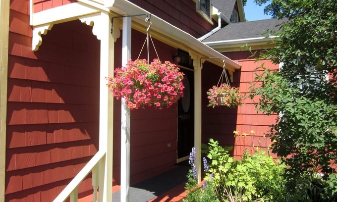 Charlottetown House | DOWNTOWN * VINTAGE VACATION HOUSE * 3 BEDROOMS * LICENSED SINCE 2007