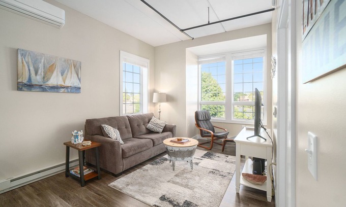 Manistee Condo | Downtown Waterview Condo at Edgewater