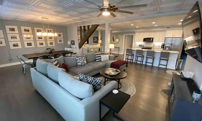 West Jefferson Apartment | Downtown West Jefferson 3 bedroom apartment walking distance to everything.