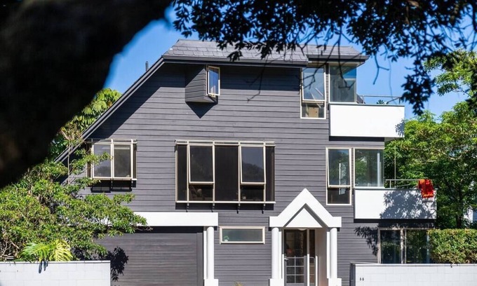 Mount Maunganui House | Downtown with Mt Drury Views
