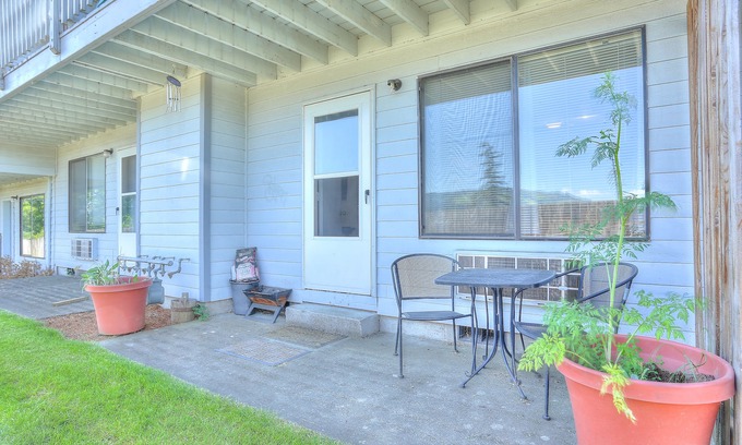 Hood River Condo | Downtown with *Special Prices for 30+ Stays Today through Dec. 2019!*