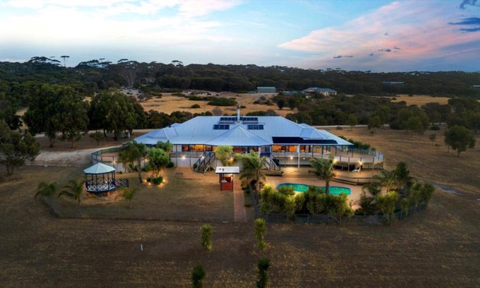 Kingscote House | Doyles on the Bay