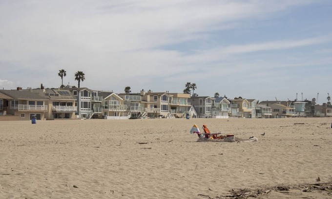 Silver Strand House | Dragan's Cove a Charming beach haven nestled on the stunning shores of Silvestrand Beach