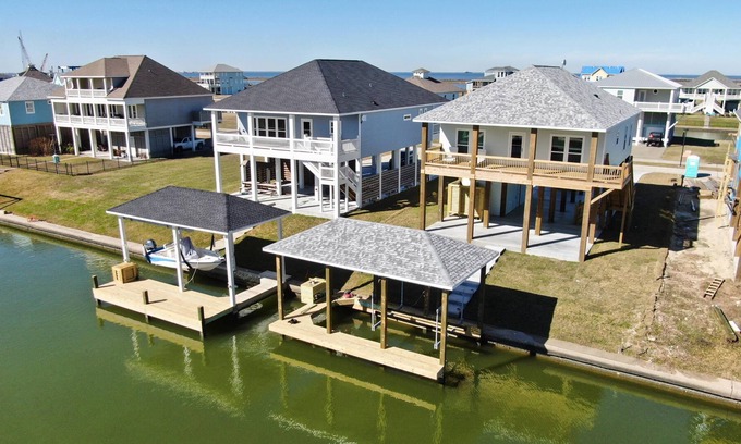 Galveston House | Dragonfly Breeze, Bay Front, Boat Dock, Sleeps 12, Dog Friendly
