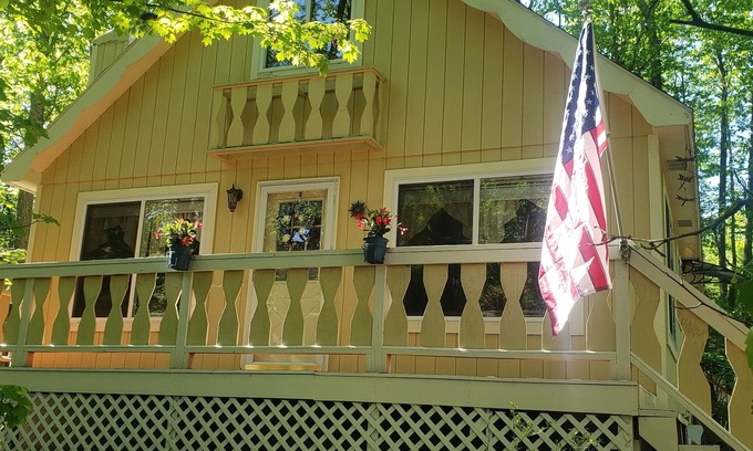 Higgins Lake House | Dragonfly cottage 1/2 mile to Higgins Lake & 6 miles to snow/orv trail systems