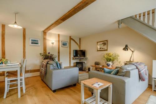 Rumburgh House | Dragonfly