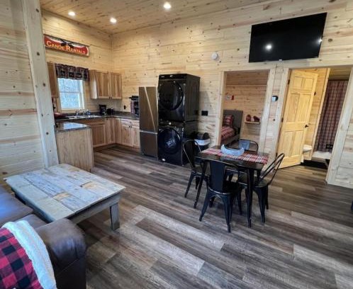 Fountain City House | Dragonfly Nest, cabin vibe, river views