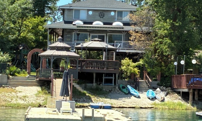 Bass Lake Apartment | Dream Lakefront Getaway at Beautiful Bass Lake!