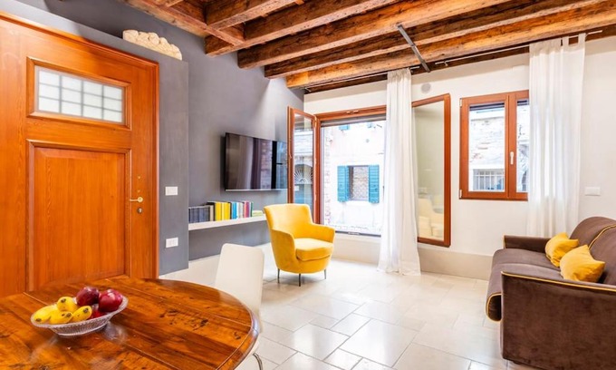 San Marco Apartment | Dream's door with canal view in Venice
