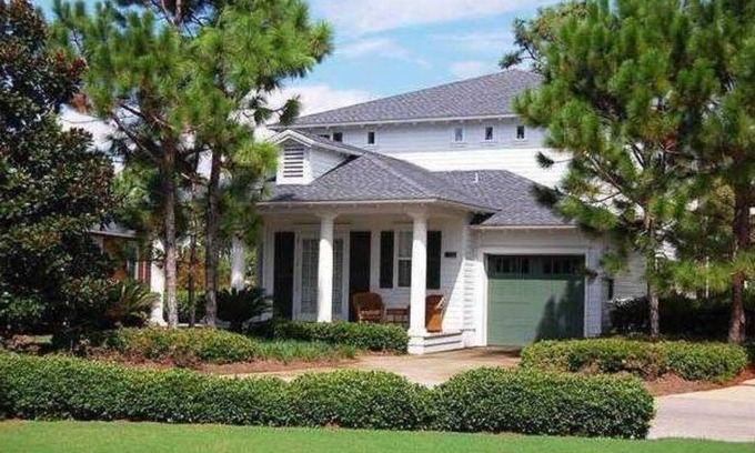 Laurel Grove House | Dream vacation home with 6-seater golf cart; screen porch; upstairs balcony