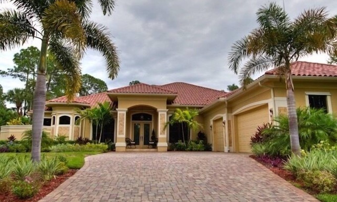 Rural Estates House | Dream villa under palm trees on two hectares of land with saltwater pool
