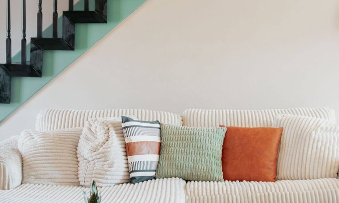 Clarksville House | Dreamcatcher Cottage Boho Charm & King Bed Comfort