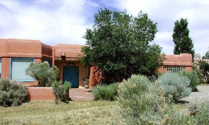 Arroyo Seco House | Dreamcatcher - mountain views fireplace hot tub wi-fi Clubhouse pool/tennis