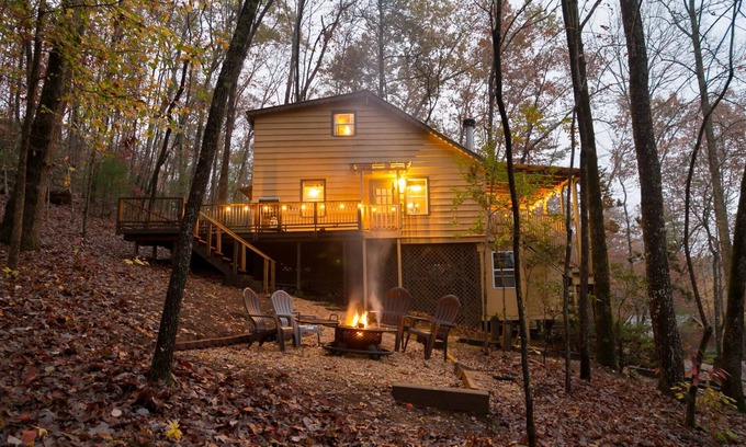 Sautee Nacoochee Cabin | Dreamcatcher - Pet-Friendly Cozy Cabin w/Hot Tub Near Downtown Helen