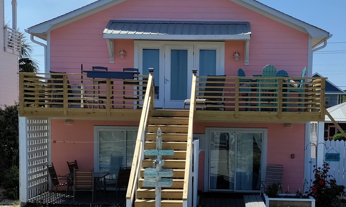 Kure Beach House | Dreamers Den Oceanfront Beach Cottage/Kure Beach