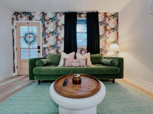 Lockeland Springs Apartment | Dreami Stays East Nashville - 2BR Retreat with Cozy Patio and Mini Golf
