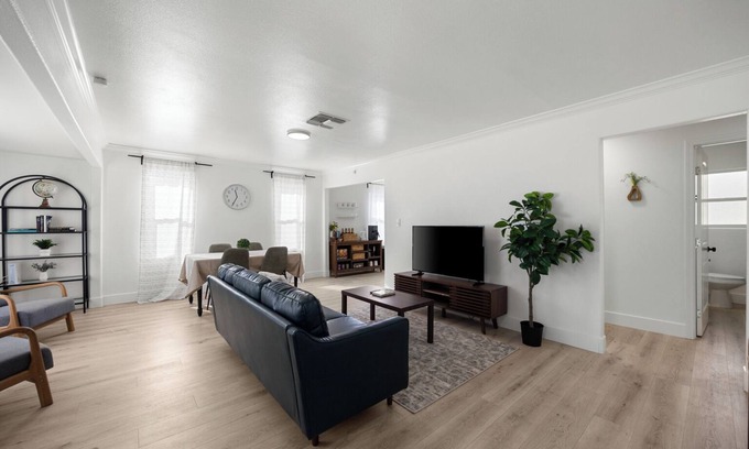 Southeastern Sacramento House | Dreamy 2-Bedroom Retreat in the Heart of Sac